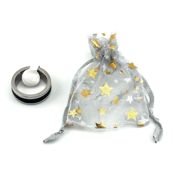 Men’s Stainless Steel Black Silver Ring Band - Picture 3 of 3